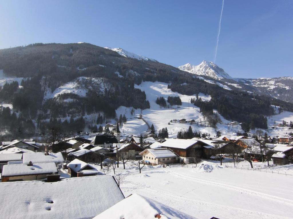 Отель Gaestehaus Gratz - Inklusive Eintritt In Die Alpentherme Дорфгаштайн Экстерьер фото