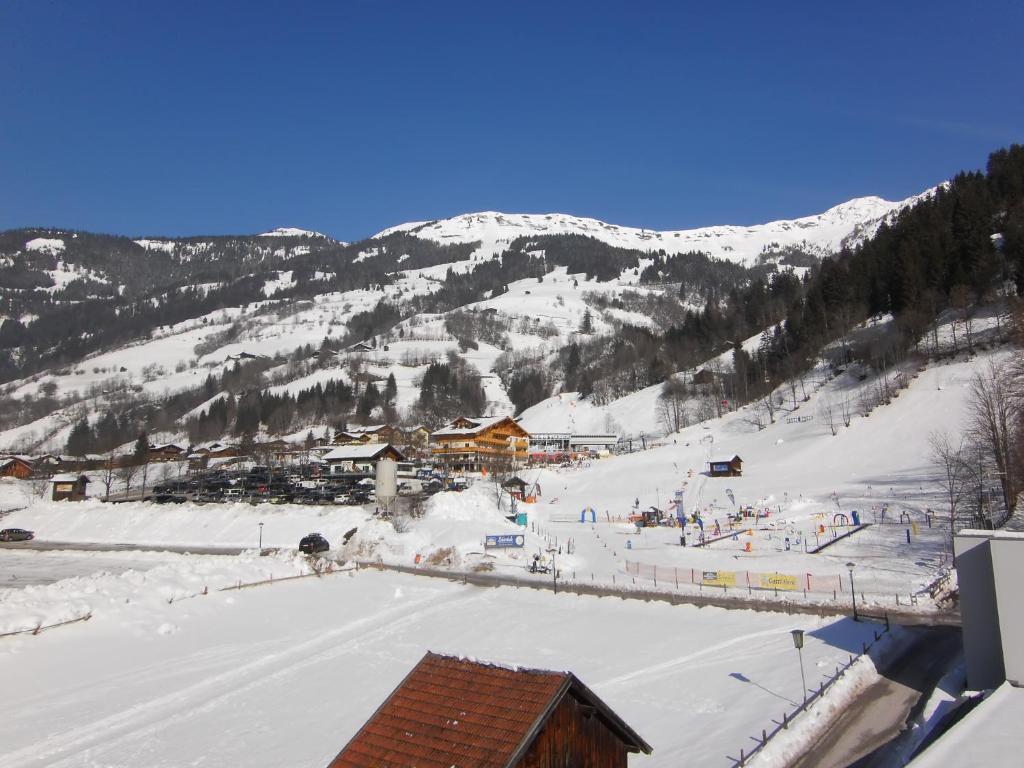 Отель Gaestehaus Gratz - Inklusive Eintritt In Die Alpentherme Дорфгаштайн Экстерьер фото