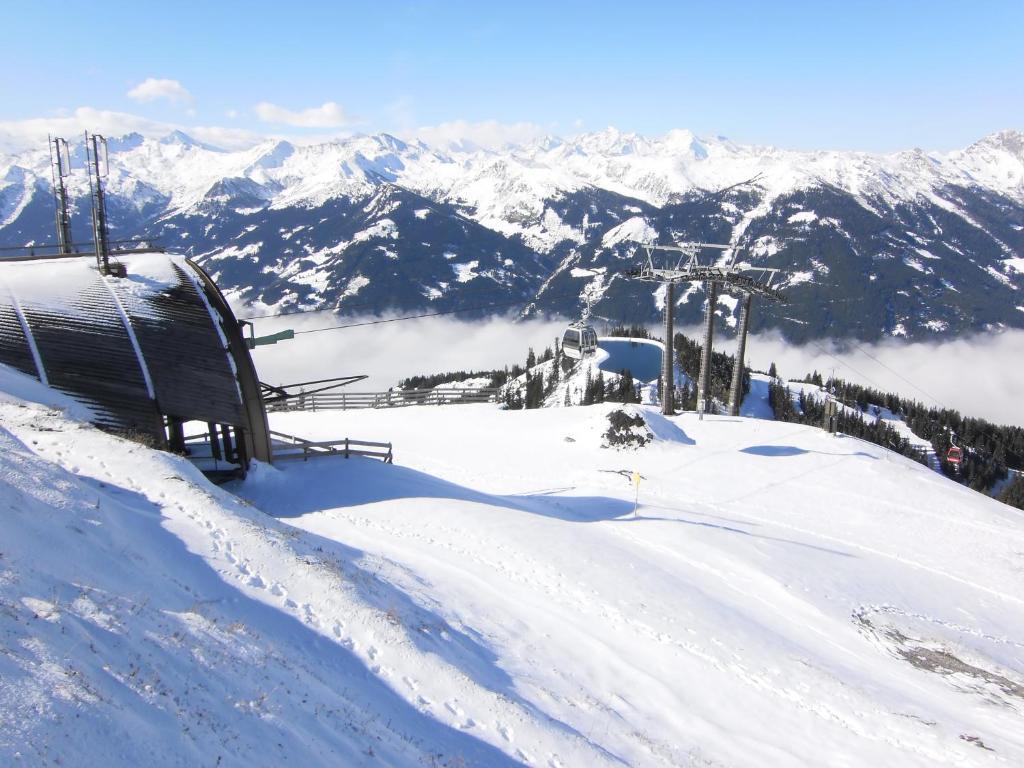 Отель Gaestehaus Gratz - Inklusive Eintritt In Die Alpentherme Дорфгаштайн Экстерьер фото