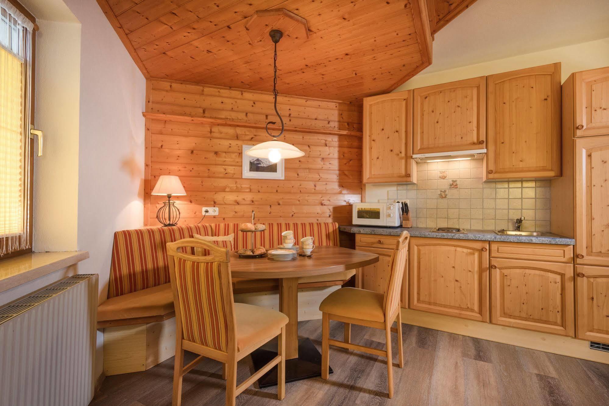 Gaestehaus Gratz - Inklusive Eintritt In Die Alpentherme Дорфгаштайн Экстерьер фото