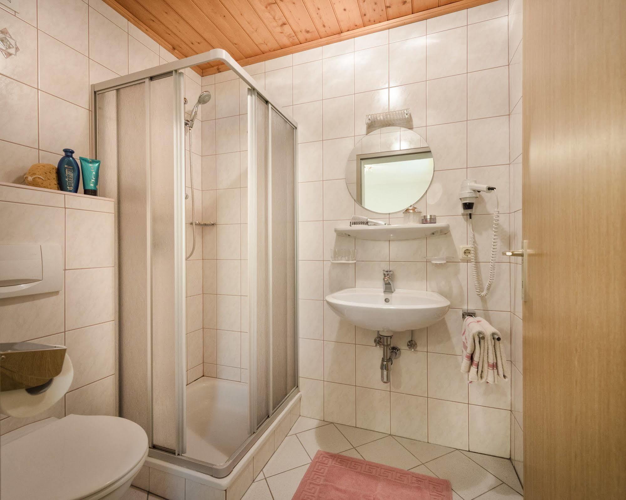 Gaestehaus Gratz - Inklusive Eintritt In Die Alpentherme Дорфгаштайн Экстерьер фото