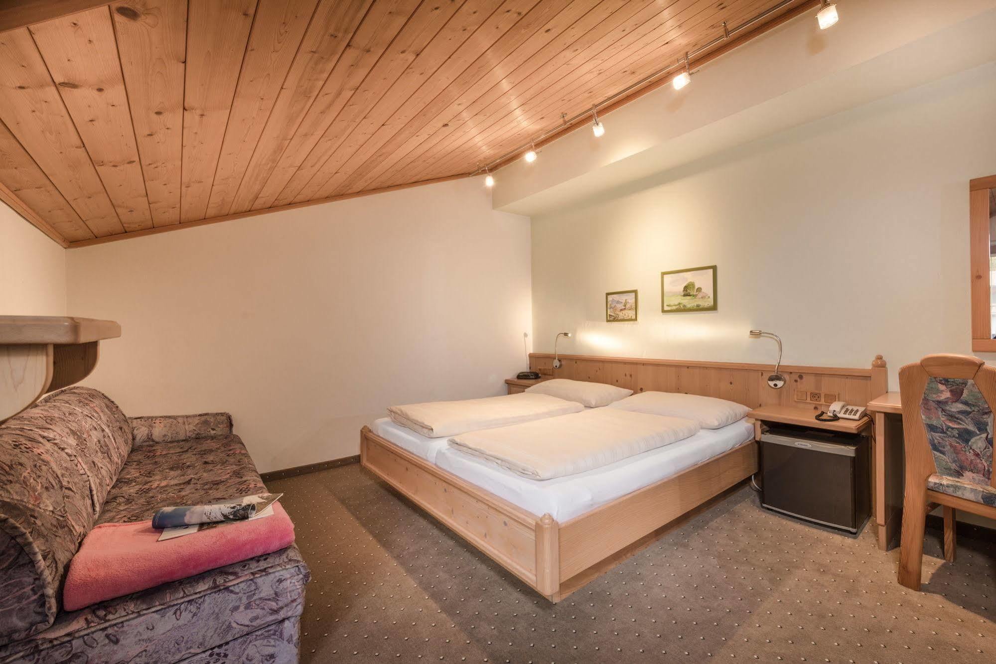 Gaestehaus Gratz - Inklusive Eintritt In Die Alpentherme Дорфгаштайн Экстерьер фото
