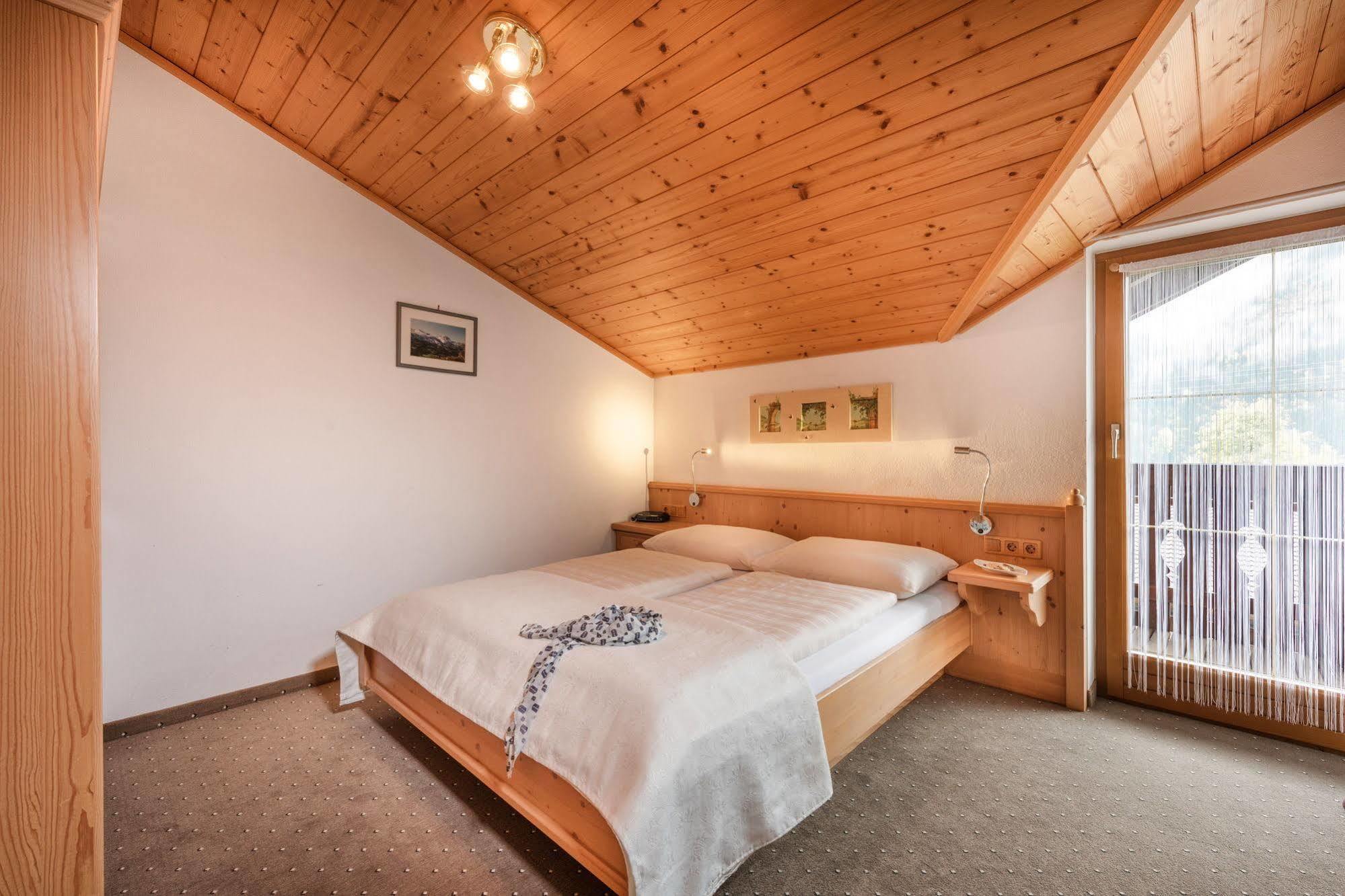 Gaestehaus Gratz - Inklusive Eintritt In Die Alpentherme Дорфгаштайн Экстерьер фото